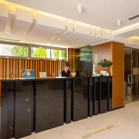 Andon Lapa & Hotel Saranda