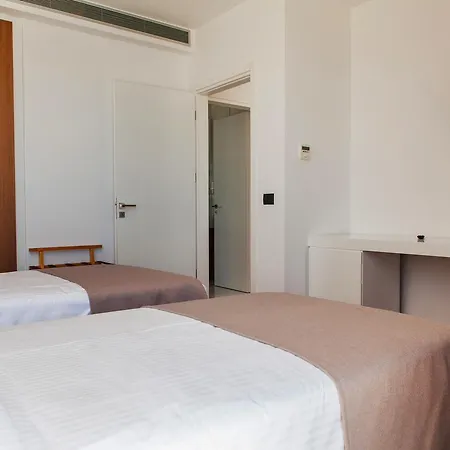 Andon Lapa & Hotel Sarande