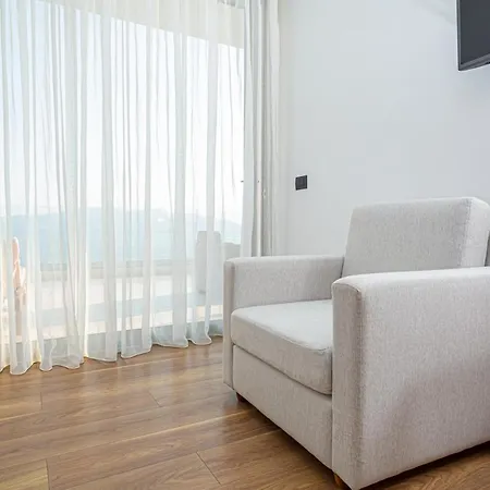 Andon Lapa & 4* סרנדה