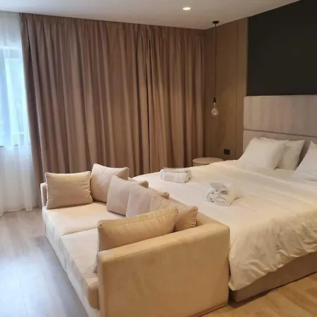 Andon Lapa & Отель Саранда