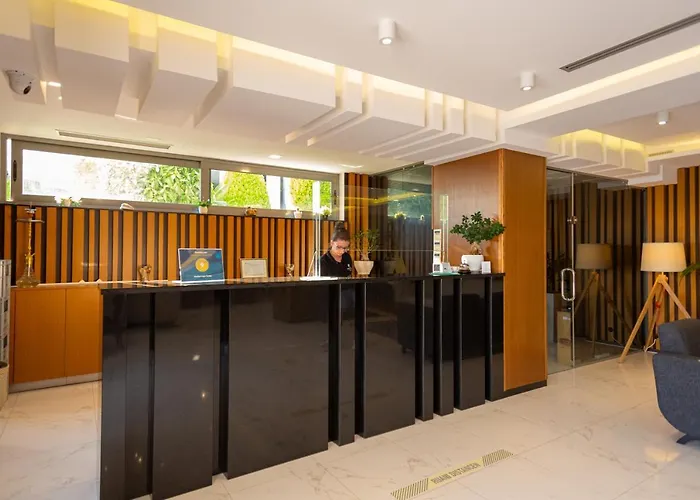 Andon Lapa & Hotel Sarande