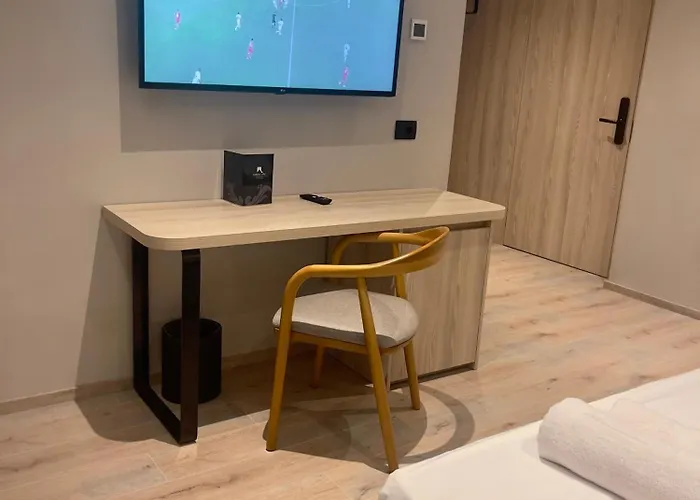 Andon Lapa & Hotel Sarande