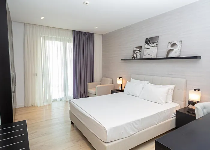 Andon Lapa & Hotel Sarande