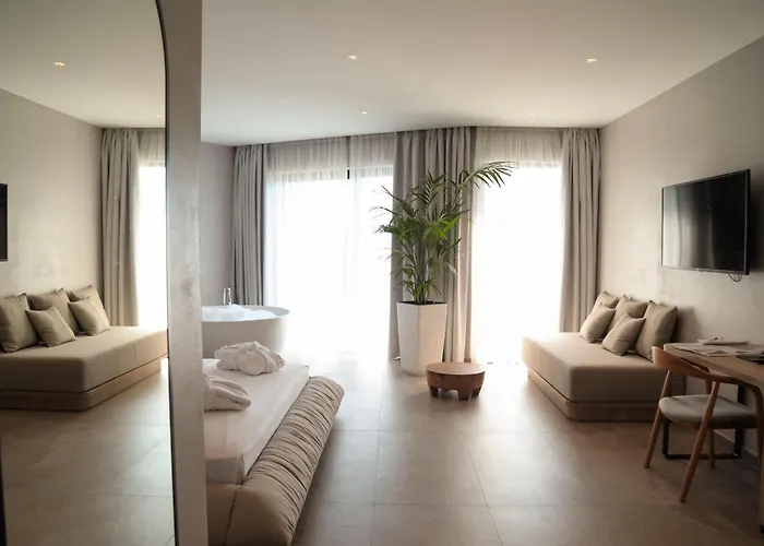 Andon Lapa & Hotel Sarande