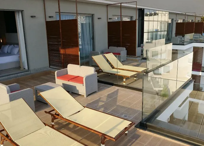 Andon Lapa & Hotel Sarande