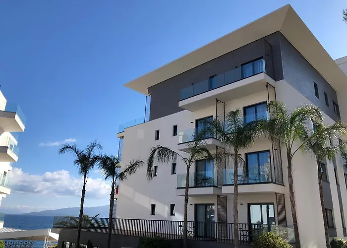 Andon Lapa & Hotel Sarande